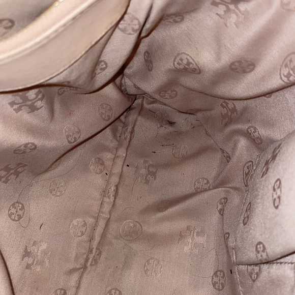 Tory Burch Beige Quilted Leather Marion Tote - Picture 14 of 16